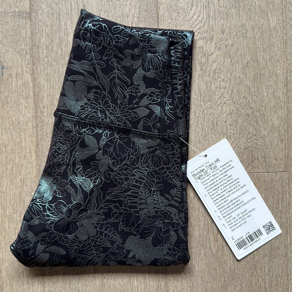 wunder train 25" logo flourish black iridescent foil size 2 lululemon nwt